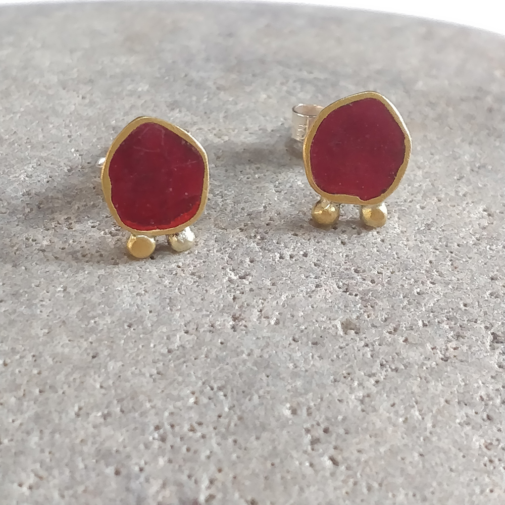 Red and gold pair of earrings 
