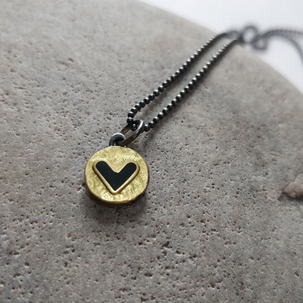 Black heart and gold necklace 